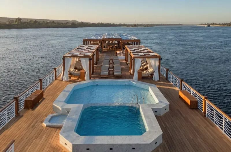 Piscina Jaz Senator — Cubierta con Vistas al Río Nilo en Egipto